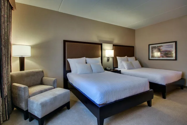 Standard, Queen Bed, Track Side، The Inn at Charles Town 6/9