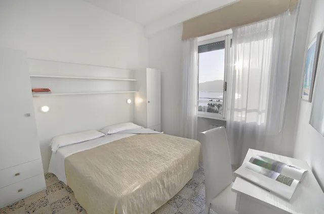 غرفة قياسية بسرير مزدوج أو سريرين منفصلين، HOTEL MAYOLA 1/5