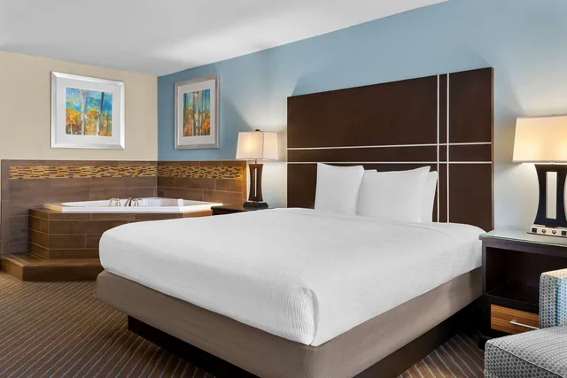 غرفة بسرير كينج بجاكوزي، Best Western Newport Inn 1/4
