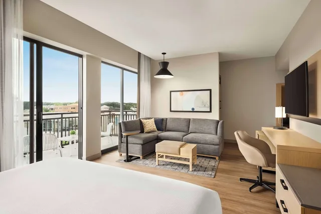 غرفة بسرير كينج بإطلالة على المدينة مع أريكة، Hyatt Place Virginia Beach Oceanfront 4/6