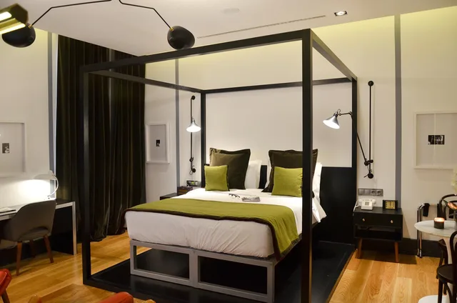 Room, Attic، Browns Central Hotel 3/10