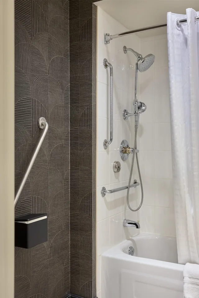 غرفة بسريرين كوين بمطبخ، DoubleTree by Hilton North Vancouver 3/4
