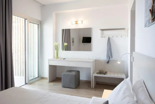 Standard, Double or Twin Bed, Harmony Bay 2/3