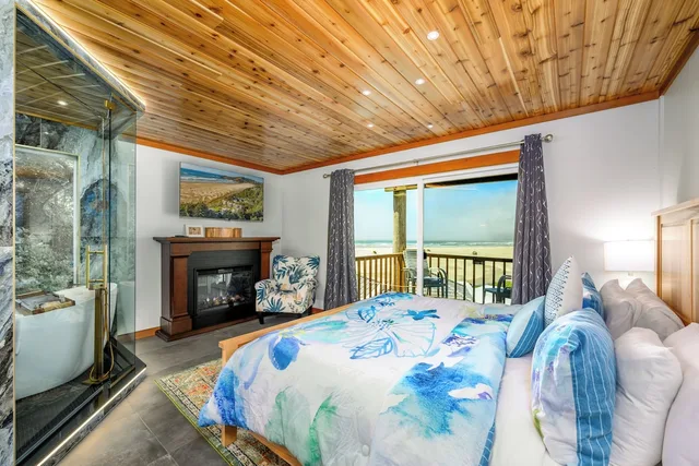 Luxury, Penthouse, 2 King Beds, Little Creek Cove 2/5