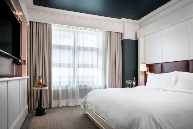Standard, King Bed, PERRY LANE HOTEL, A LUXURY COLLECTION HOTEL, SAVANNAH 1/5