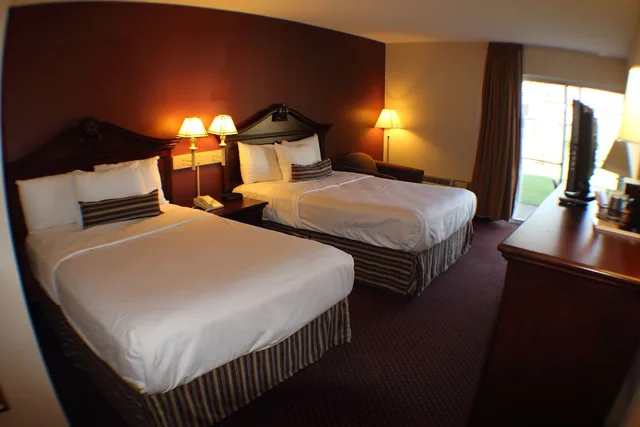Room, 2 Double Beds, Extra Beds, Pool View، The Garden Inn 1/2