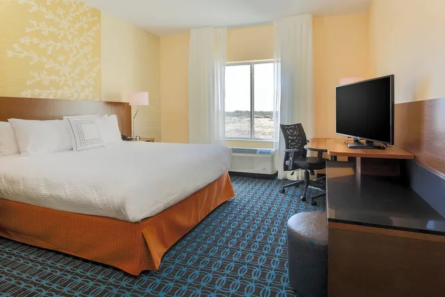 غرفة بسرير كينج لذوي الإعاقة، FAIRFIELD INN & SUITES COTULLA 1/2