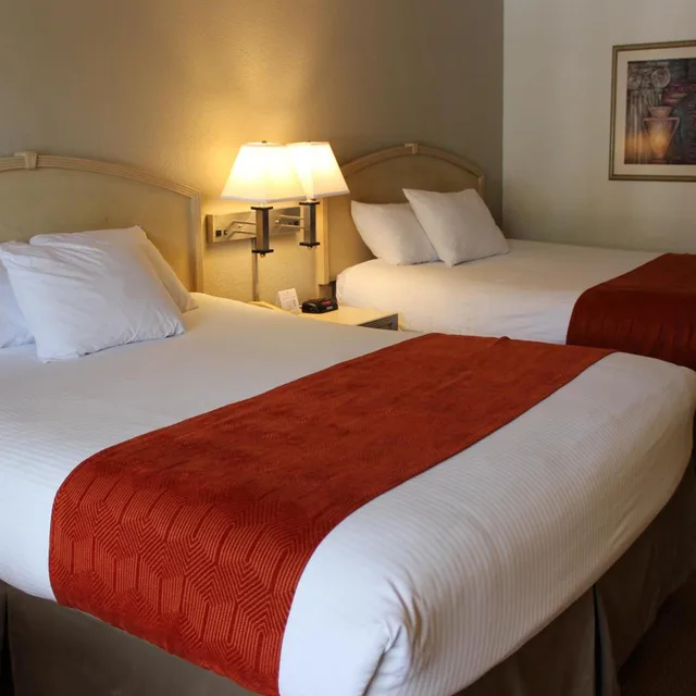 Courtyard, Standard, 2 Queen Beds، Ramada by Wyndham Kissimmee Gateway 4/7