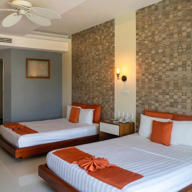 غرفة بسريرين منفصلين بإطلالة على البحر، Artisan Family Hotels & Resort Collection Playa Esmeralda 1/6
