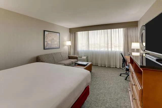 غرفة ديلوكس بسرير كينج مع أريكة، Drury Inn And Suites Phoenix Airport 1/8