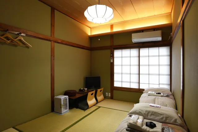 غرفة يابانية بسريرين منفصلين بحمام مشترك، Ryokan Sansuiso 2/2