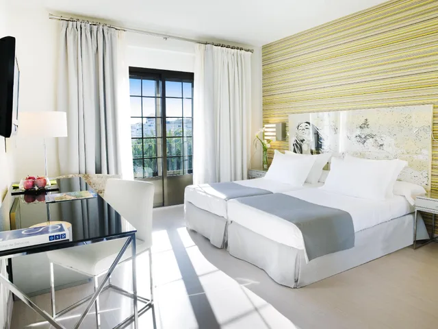 جناح بسريرين مزدوجين، H10 White Suites - Adults Only 1/1