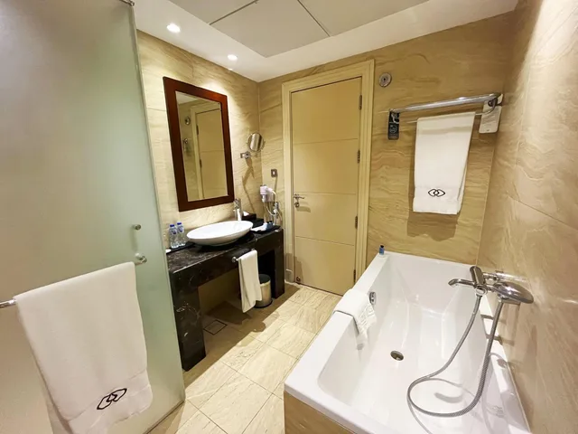 جناح عائلي بإطلالة على المدينة بشرفة، فندق سوفيتل كورنيش الخبر(Sofitel Al Khobar the Corniche) 9/10