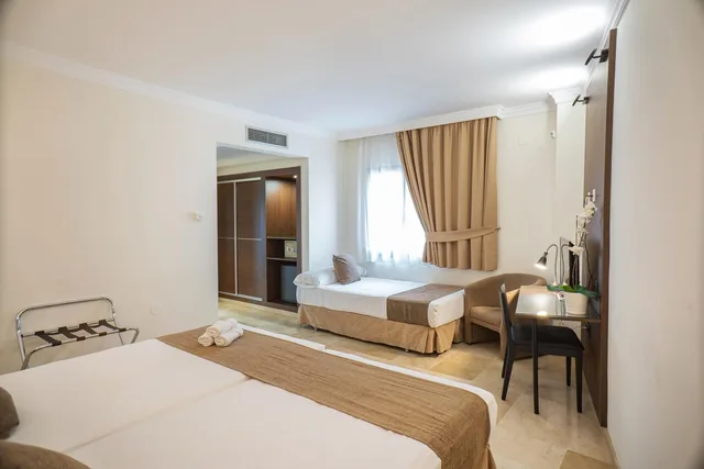 غرفة كومفورت ثلاثية، Hotel Mainake Sl 2/9