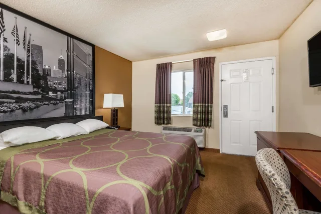 غرفة بسرير كوين، Super 8 By Wyndham Indianapolis/Ne/Castleton Area 2/4