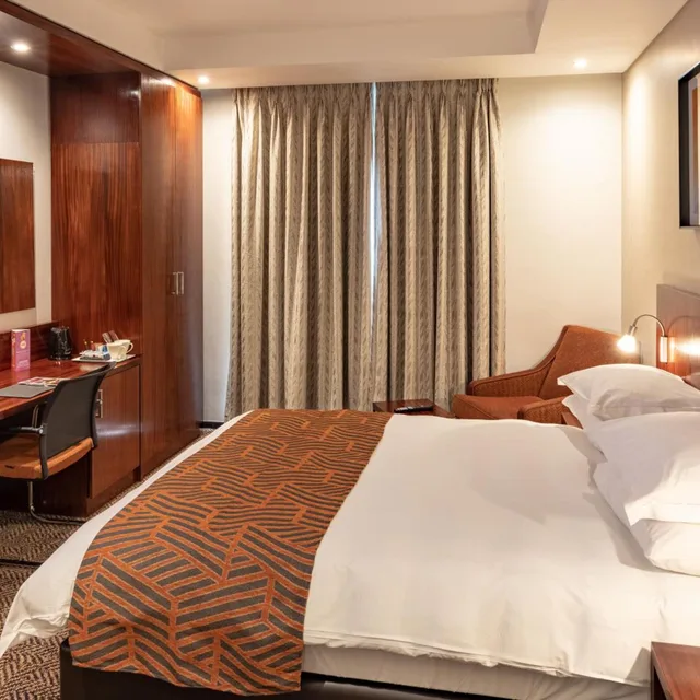 غرفة بسرير كينج، City Lodge Hotel at OR Tambo International Airport 3/7