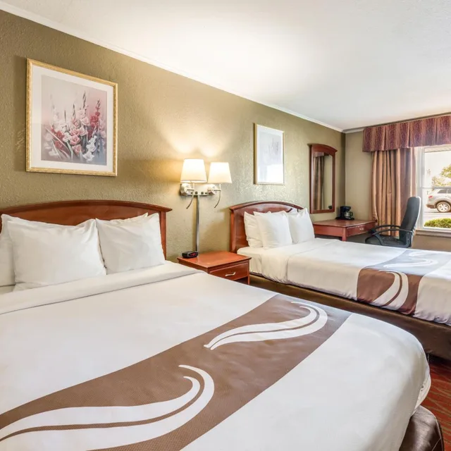 غرفة قياسية بسريرين مزدوجين، Rodeway Inn Poughkeepsie NY 3/5