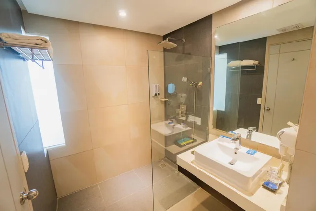 غرفة قياسية بسريرين مزدوجين، Solea Mactan Resort 2/3