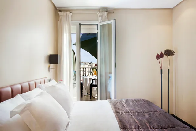 جناح دوبلكس جونيور، Hotel Villa Real 2/2