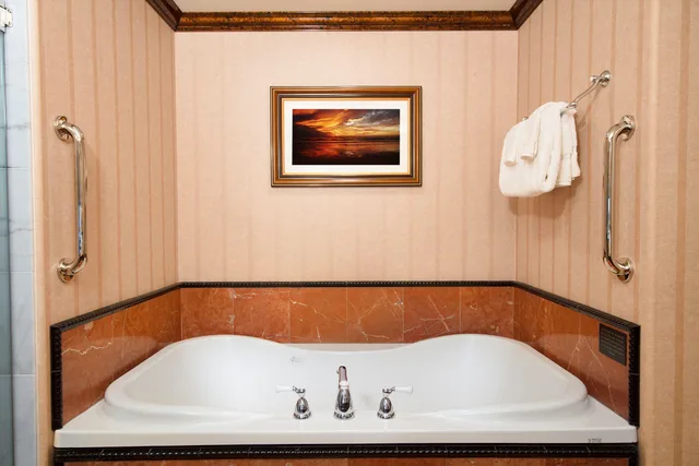 جناح، Peppermill Resort Spa Casino, WorldHotels Elite 2/2