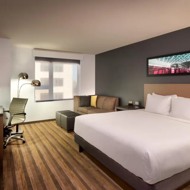 Room, King Bed, with View, Den، Hyatt House Portland/Downtown 2/5