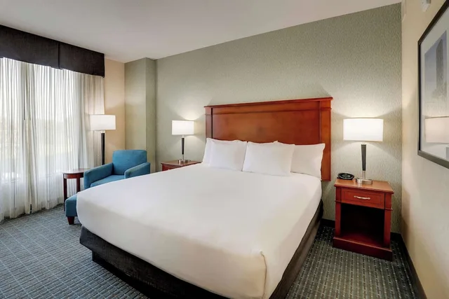 غرفة ديلوكس بسرير كينج، Drury Inn And Suites Grand Rapids 3/5