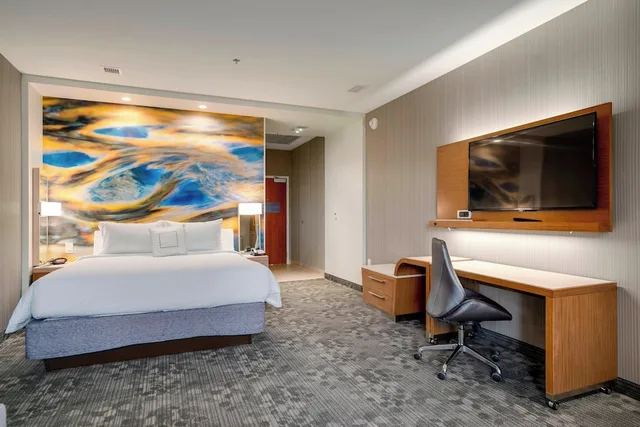 غرفة بسرير كينج لذوي الإعاقة، Courtyard by Marriott Niagara Falls, USA 3/6