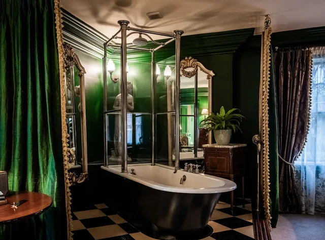 جناح سيغنتشر بسرير كينج، The Rookery Hotel 4/5