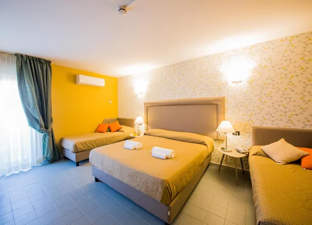 غرفة بسرير كوين، ATHENAEUM 2/10