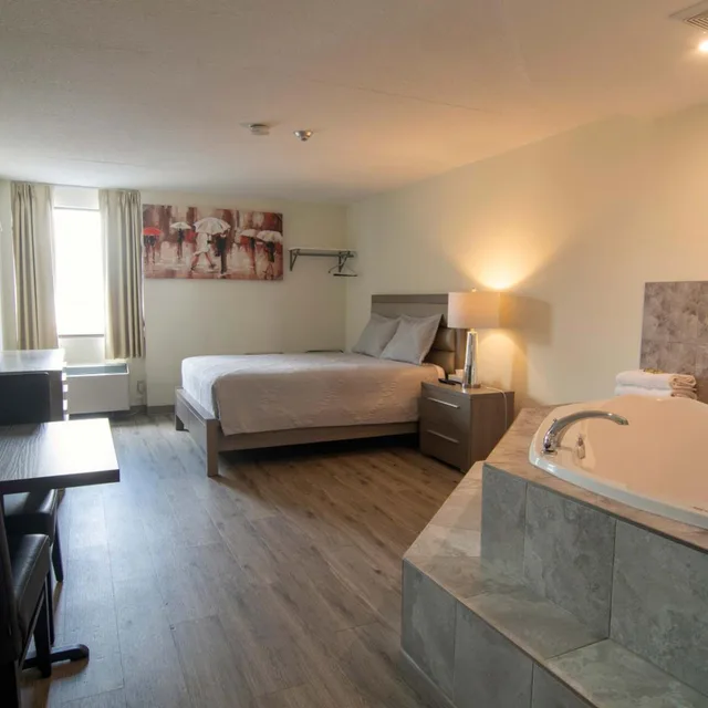 غرفة بسرير كوين بجاكوزي، Diplomat Inn 2/10
