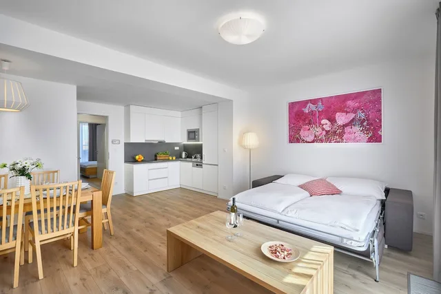 بنتهاوس حصري بسريرين كوين بإطلالة على المدينة بشرفة بغرفتي نوم مع أريكة، Downtown Suites Belohorska 5/10
