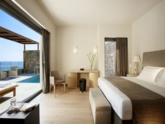 فيلا بسرير كينج بإطلالة على البحر بغرفة نوم واحدة مع أريكة، Daios Cove 2/9