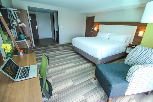 غرفة قياسية بسرير كينج، Holiday Inn Express & Suites Miami Airport East 4/5