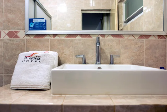 غرفة قياسية رباعية، St George Hotel 10/10