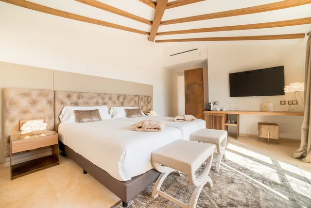 غرفة ديلوكس بسرير كينج بشرفة، Hotel Creu de Tau Art and Spa - Adults Only 3/4