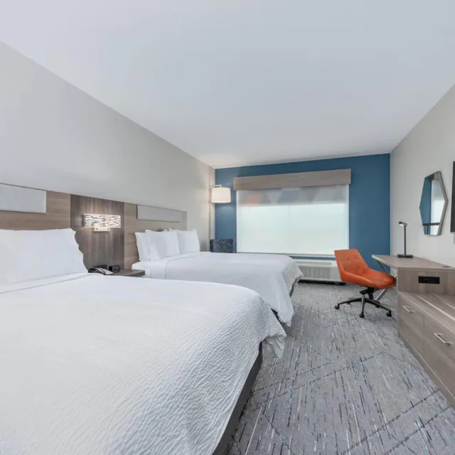 جناح بسرير كوين مع أريكة، Holiday Inn Express Suites Beeville 1/10