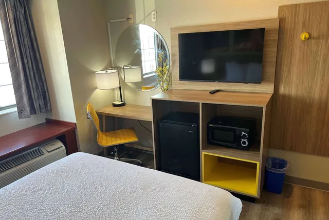 غرفة بسرير كوين لذوي الإعاقة، Days Inn by Wyndham near Kansas Speedway 5/8