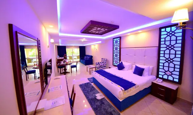 Gold, Triple، Edge Rotana Sea Beach 2/5