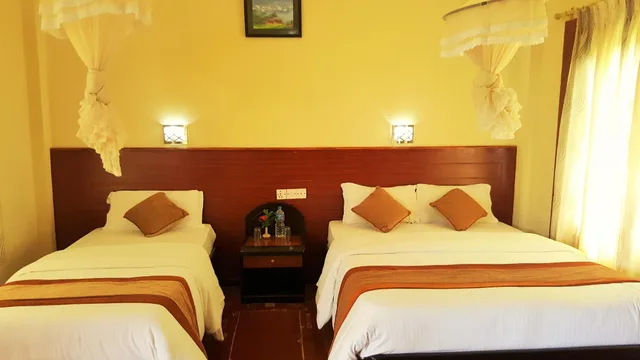 غرفة ديلوكس بسرير كينج وسرير فردي، Chitwan Village Resort 2/2