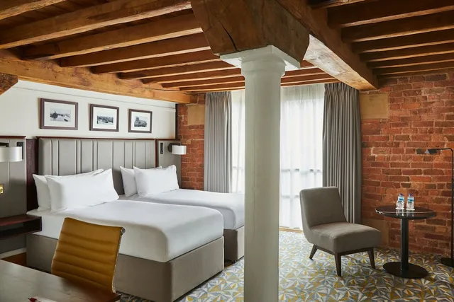 غرفة عائلية بسريرين مزدوجين، Manchester Marriott Victoria And Albert Hotel 1/3