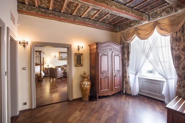 Suite, 2 King Beds, Iron Gate Hotel And Suites 8/10