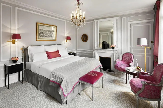 غرفة ديلوكس بسرير كينج وسرير فردي، Hotel Plaza Athenee 2/3