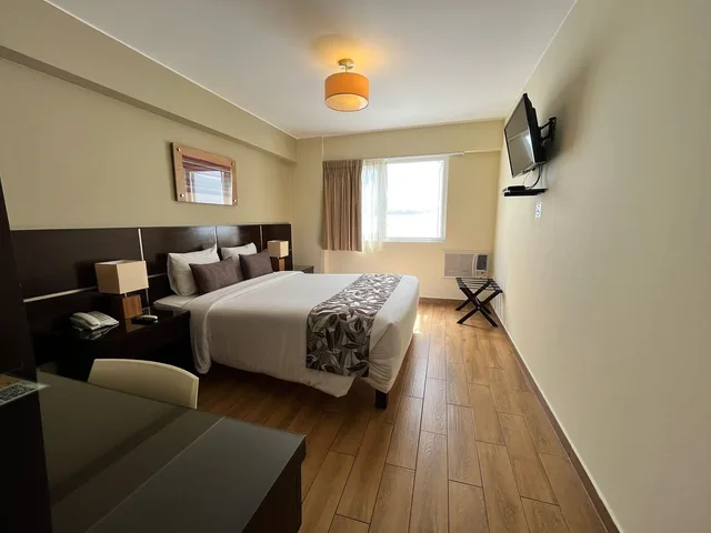 Standard, Queen Bed, EL TAMBO 2 7/10
