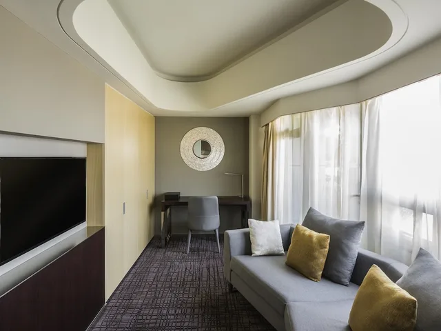Junior Suite, King Bed, Executive Level، Grand Mercure Shanghai Hongqiao 6/7