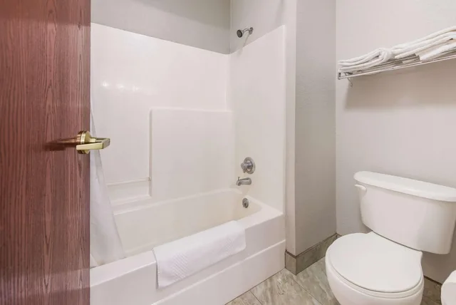 غرفة بسرير كينج، Suburban Studios Mason Hwy 42 5/10