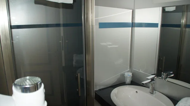 غرفة بسريرين منفصلين، Logis Hotel Bellevue 4/4