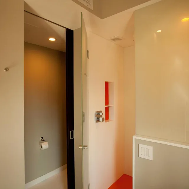 Room, King Bed, French Balcony، NobleDen Hotel 7/8