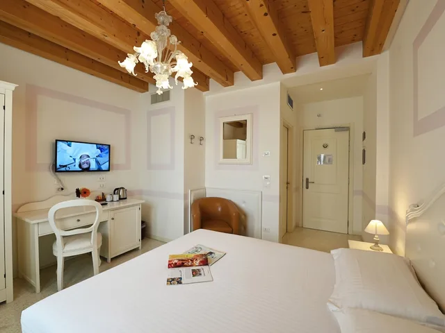 Superior, Queen Bed, New Wing، Villa Patriarca 6/9