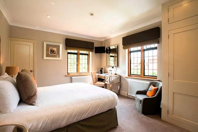 جناح جونيور بسرير كوين، Seckford Hall Hotel Spa 1/1