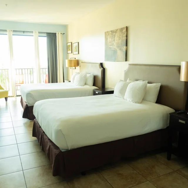 غرفة بسرير كوين بشرفة، Key West Resort on Lake Dora 3/7